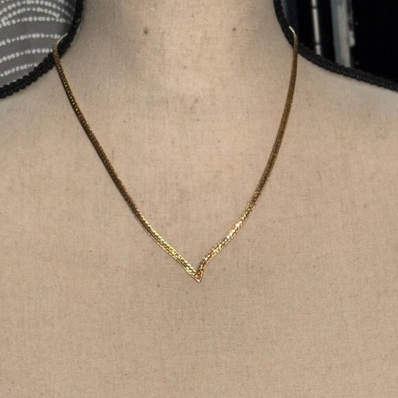 Jewelry - Gold Tone V Necklace